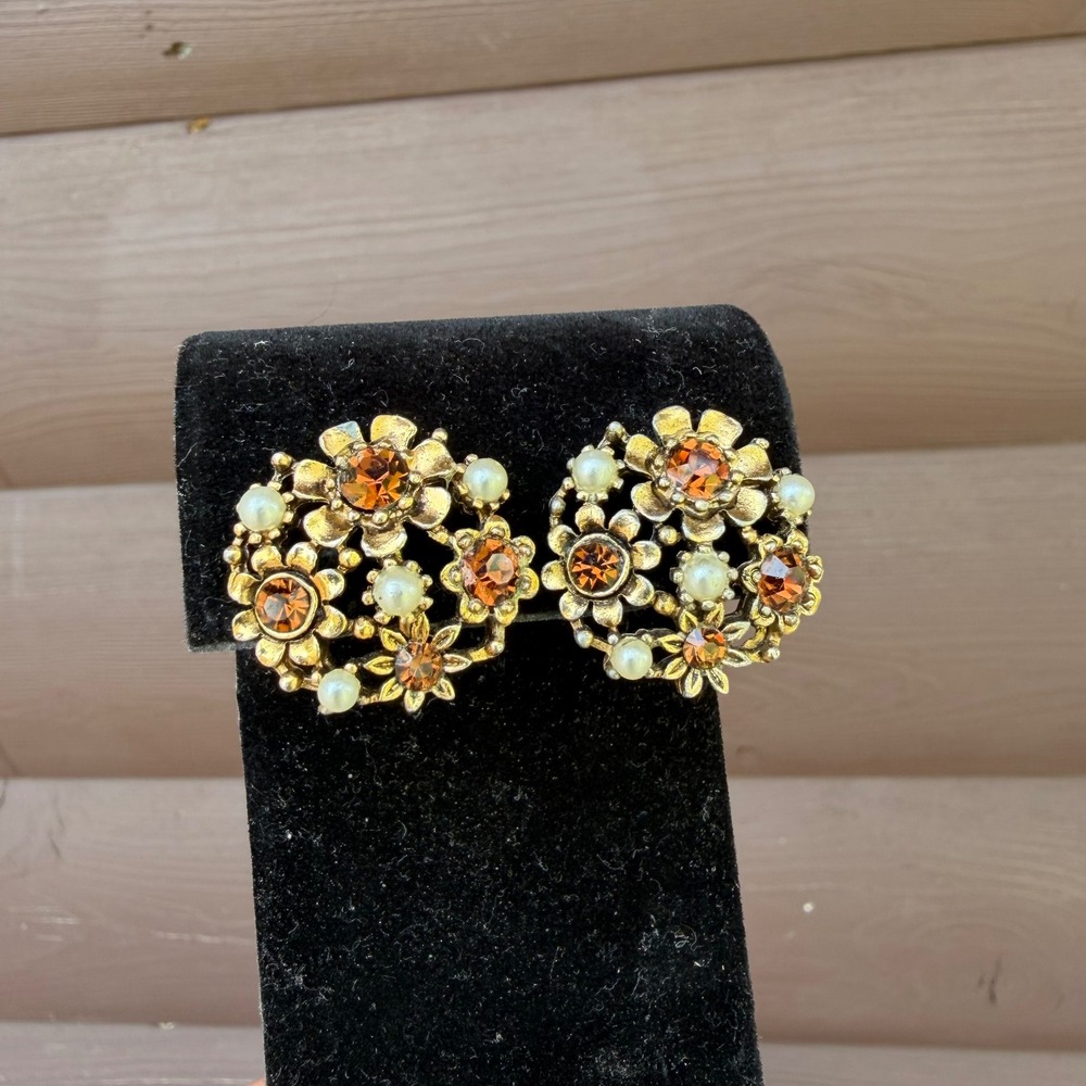 Lisner Floral Wreath Earrings Womens Gold Tone Amber‎ Rhinestone Faux Pearl 1"
